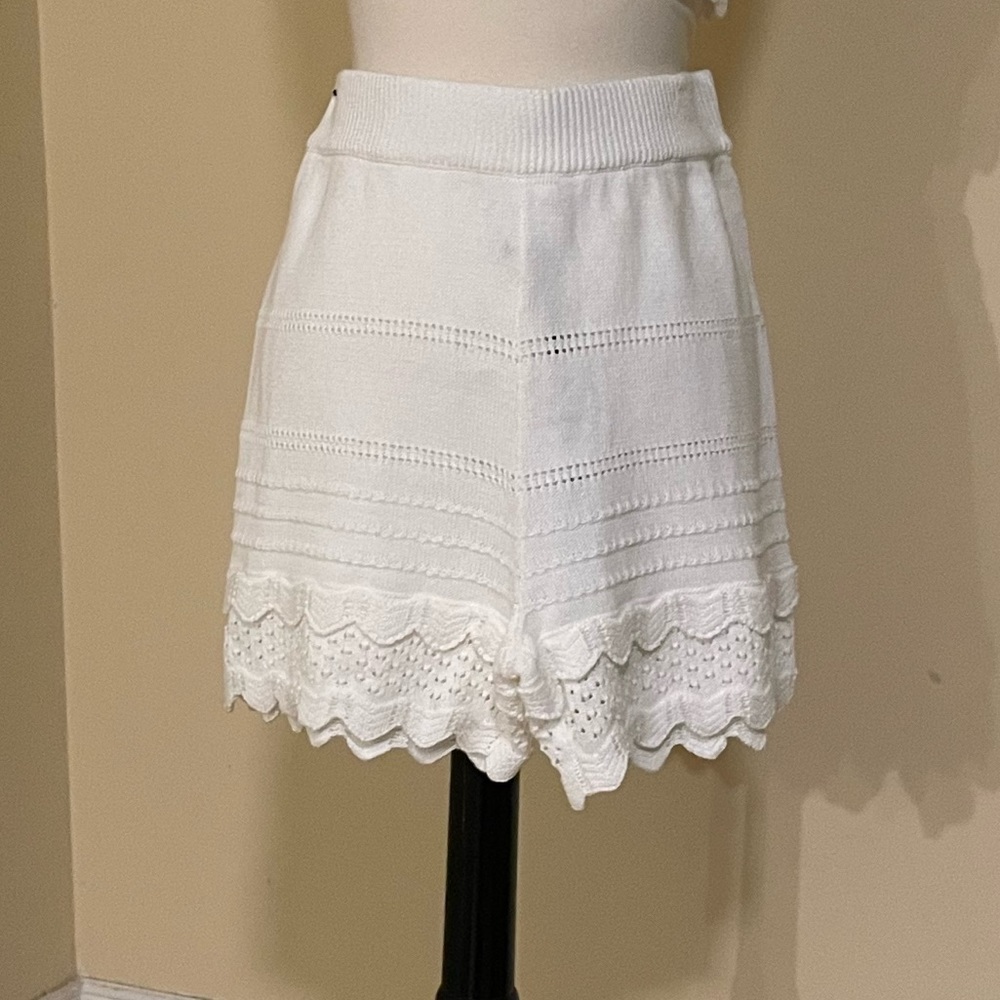 WWW crochet short